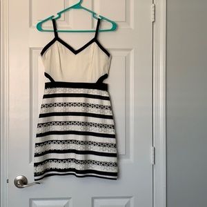 Black/ white patterned dress